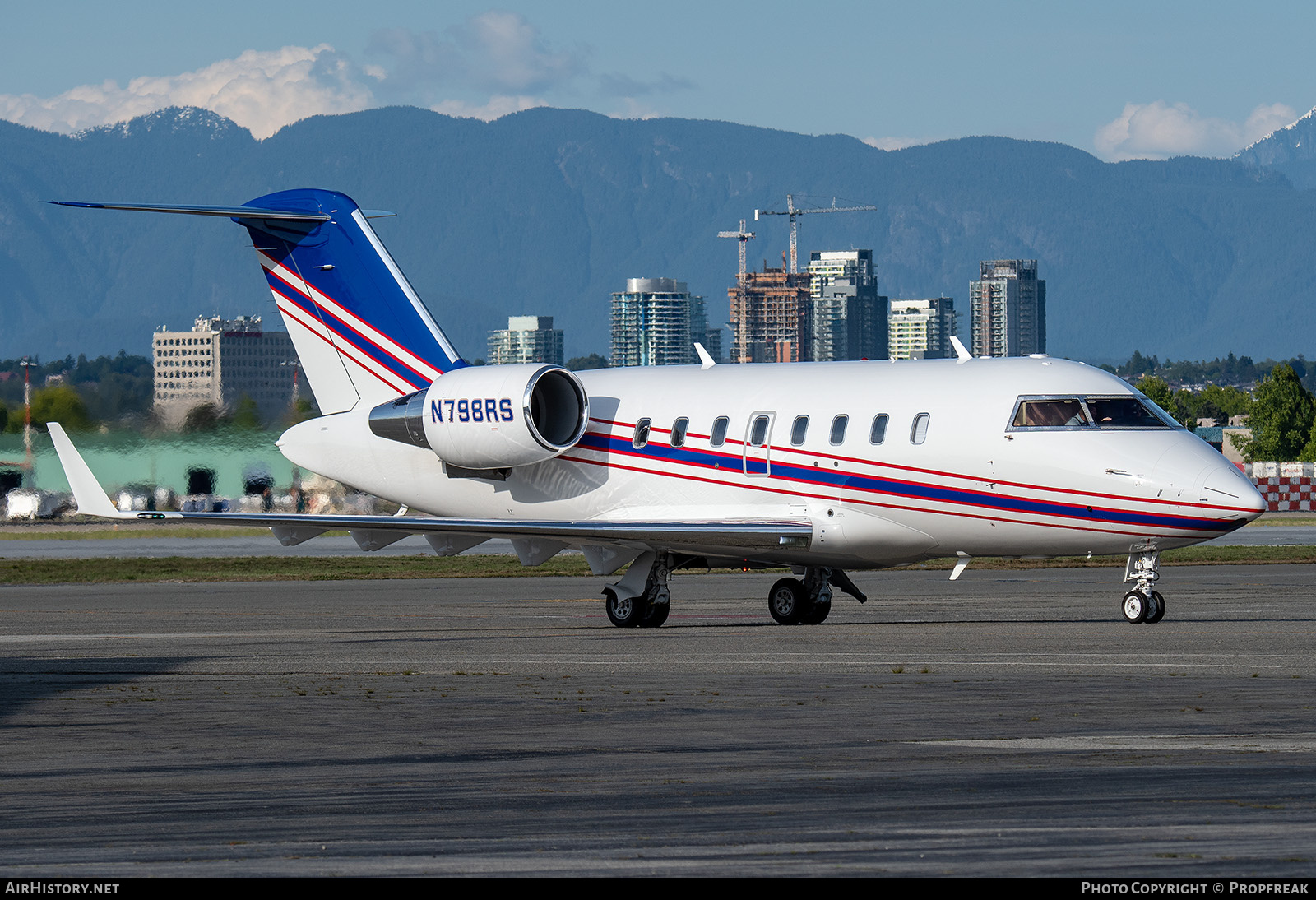 Aircraft Photo of N798RS | Bombardier Challenger 605 (CL-600-2B16) | AirHistory.net #821021