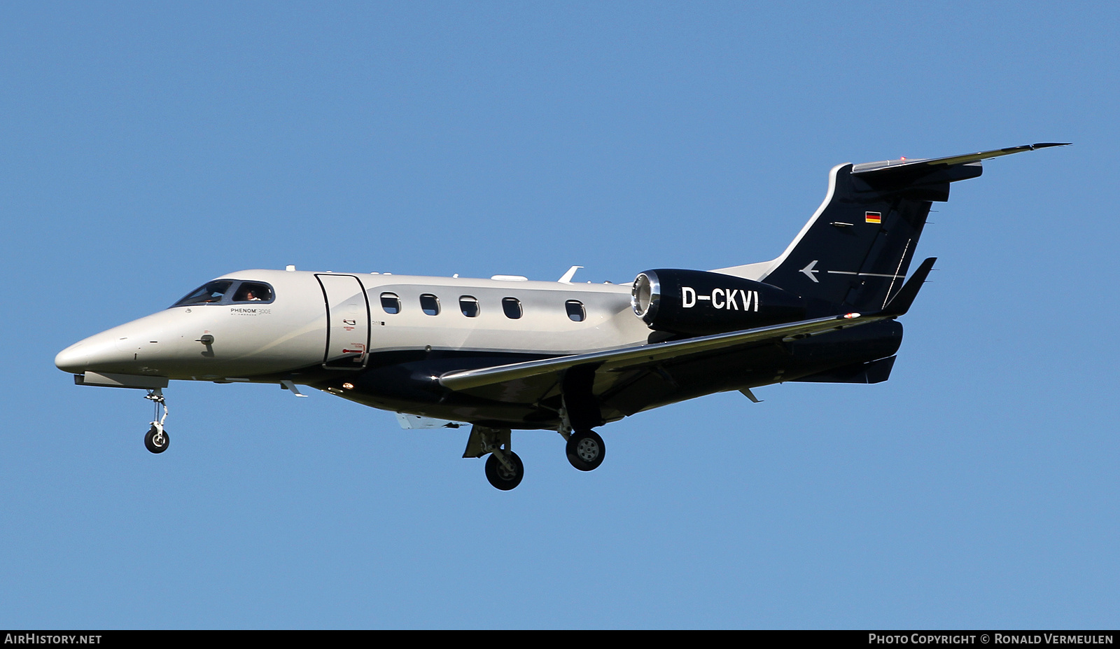 Aircraft Photo of D-CKVI | Embraer EMB-505 Phenom 300 | AirHistory.net #821042