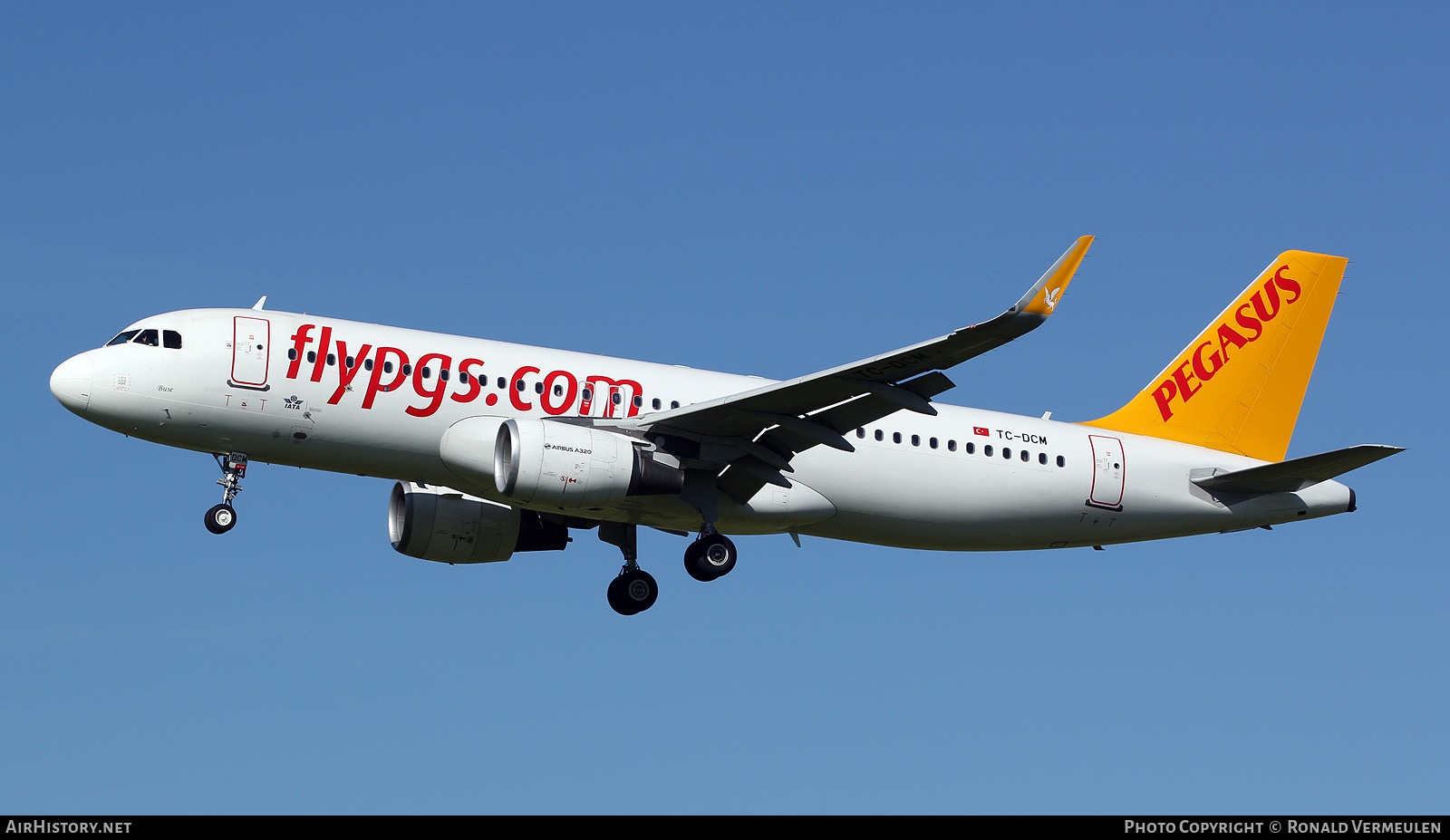 Aircraft Photo of TC-DCM | Airbus A320-214 | Pegasus Airlines | AirHistory.net #821093