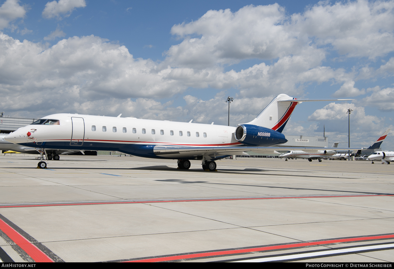 Aircraft Photo of N668BB | Bombardier Global 6000 (BD-700-1A10) | AirHistory.net #821099