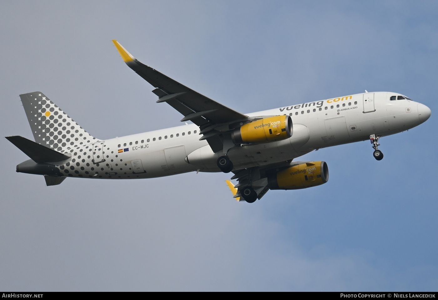 Aircraft Photo of EC-MJC | Airbus A320-232 | Vueling Airlines | AirHistory.net #821243