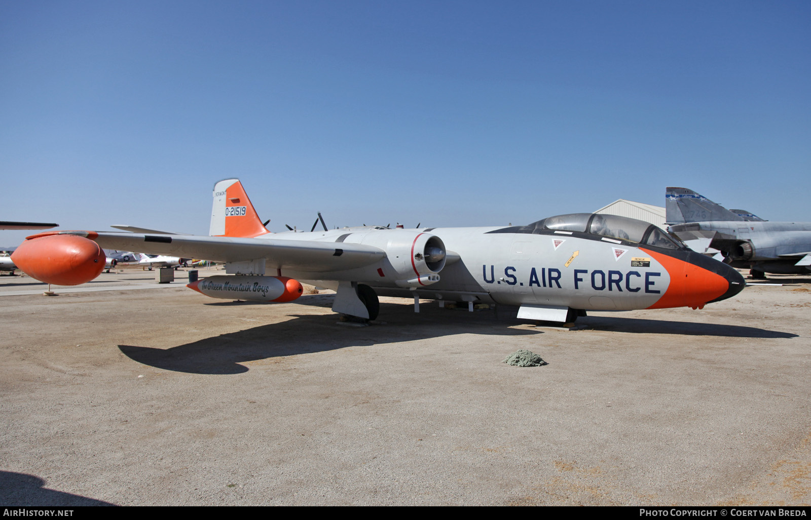 Aircraft Photo of 52-1519 / 0-21519 | Martin EB-57B Canberra | USA - Air Force | AirHistory.net #821423