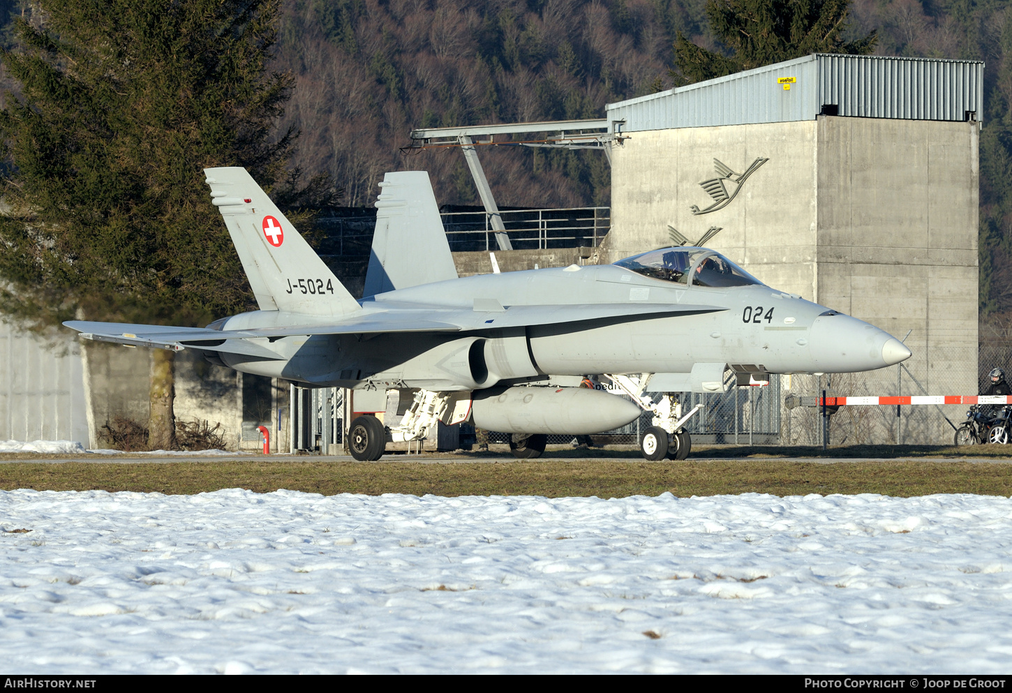 Aircraft Photo of J-5024 | McDonnell Douglas F/A-18C Hornet | Switzerland - Air Force | AirHistory.net #821492