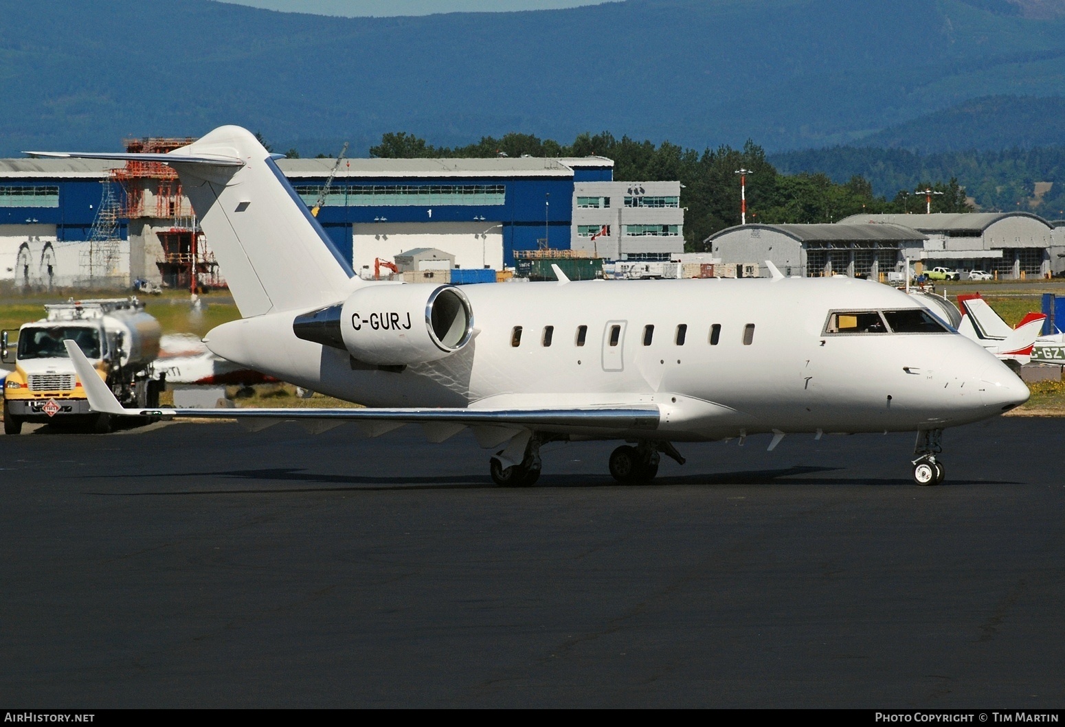 Aircraft Photo of C-GURJ | Bombardier Challenger 605 (CL-600-2B16) | AirHistory.net #821607