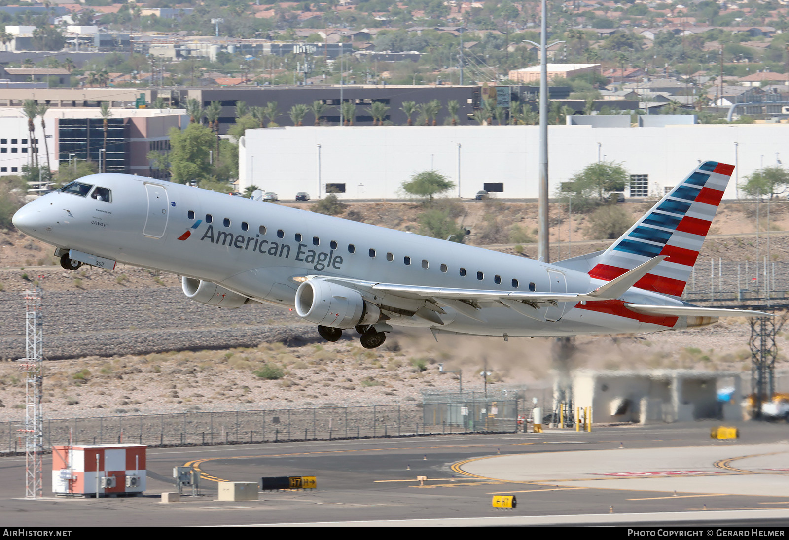 Aircraft Photo of N302RN | Embraer 175LR (ERJ-170-200LR) | American Eagle | AirHistory.net #821718