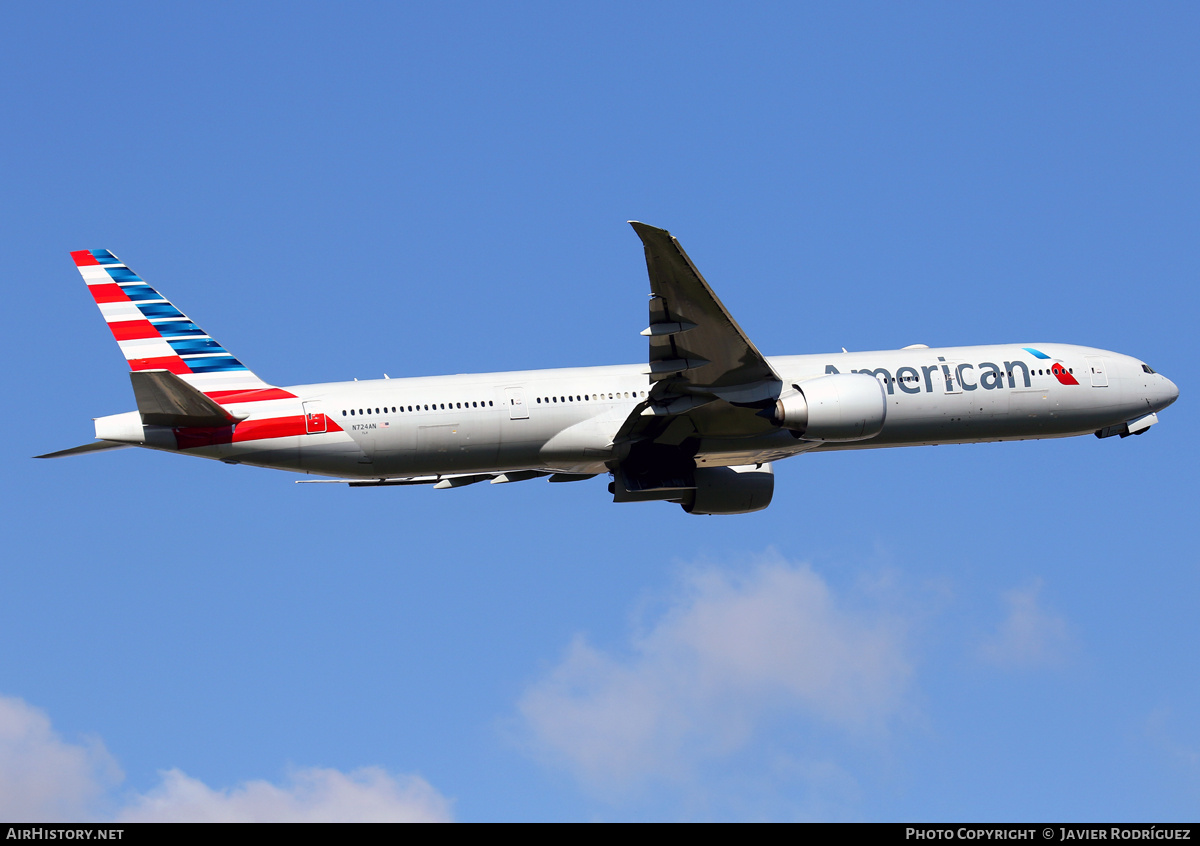 Aircraft Photo of N724AN | Boeing 777-323/ER | American Airlines | AirHistory.net #821862