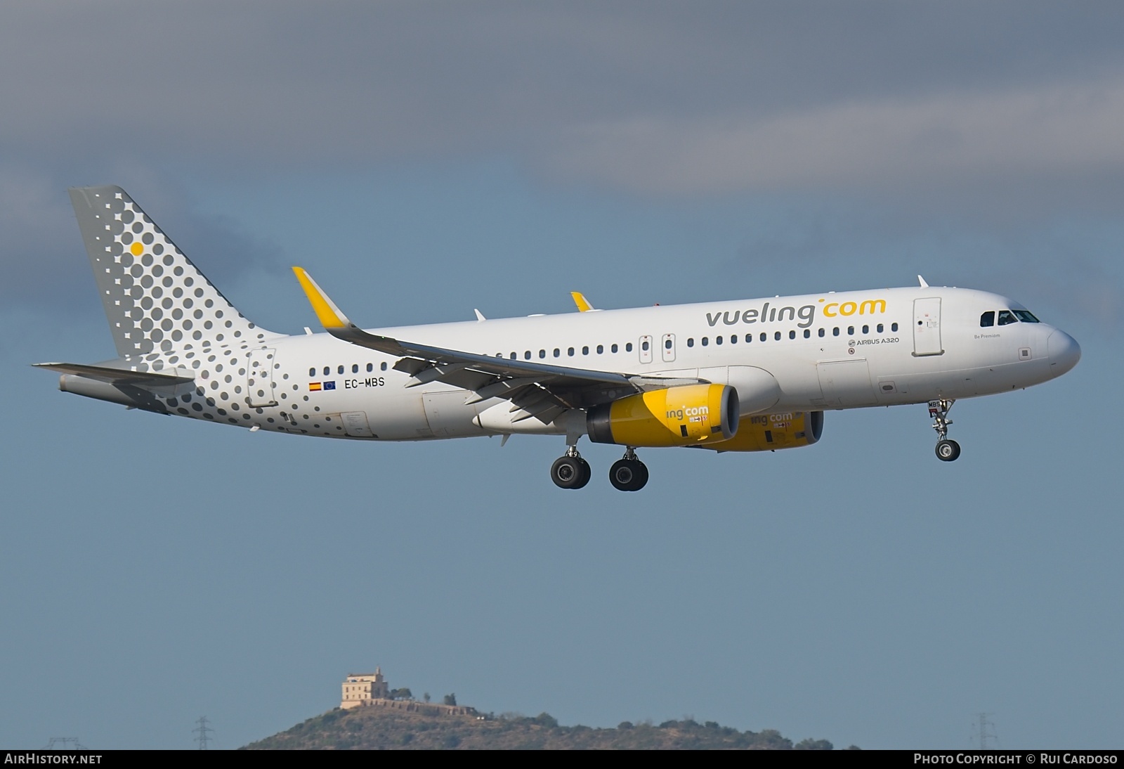 Aircraft Photo of EC-MBS | Airbus A320-214 | Vueling Airlines | AirHistory.net #821866