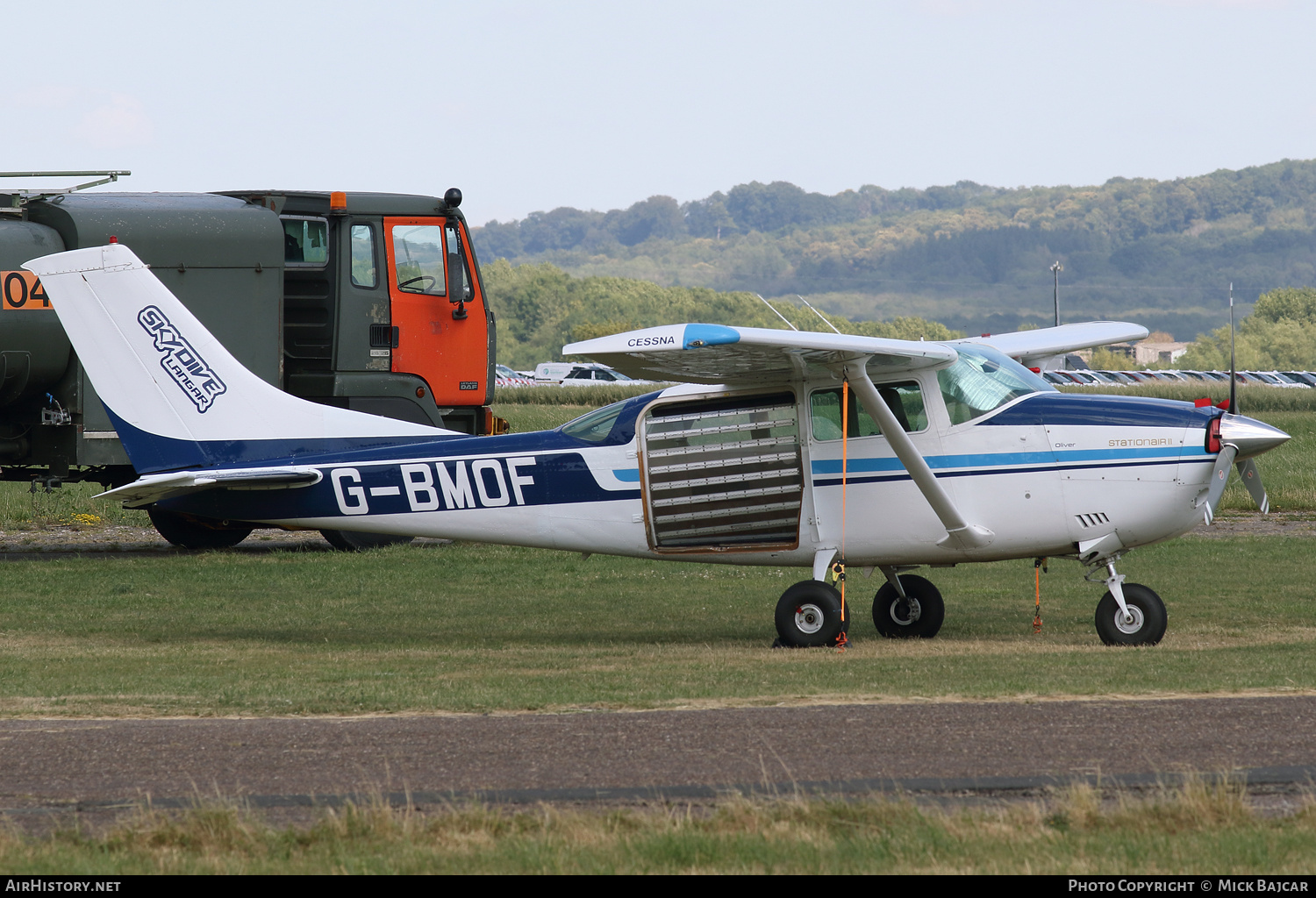 Aircraft Photo of G-BMOF | Cessna U206G Stationair 6 | Skydive Langar | AirHistory.net #821887