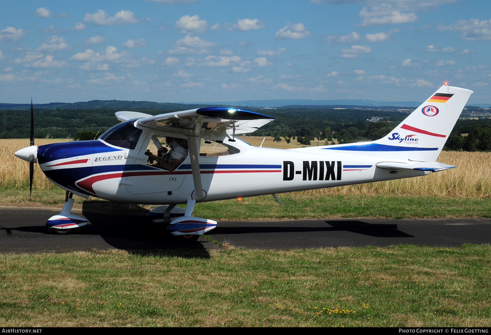 Aircraft Photo of D-MIXI | Aeropilot Legend 600NG | Skyline Flugschule | AirHistory.net #822040