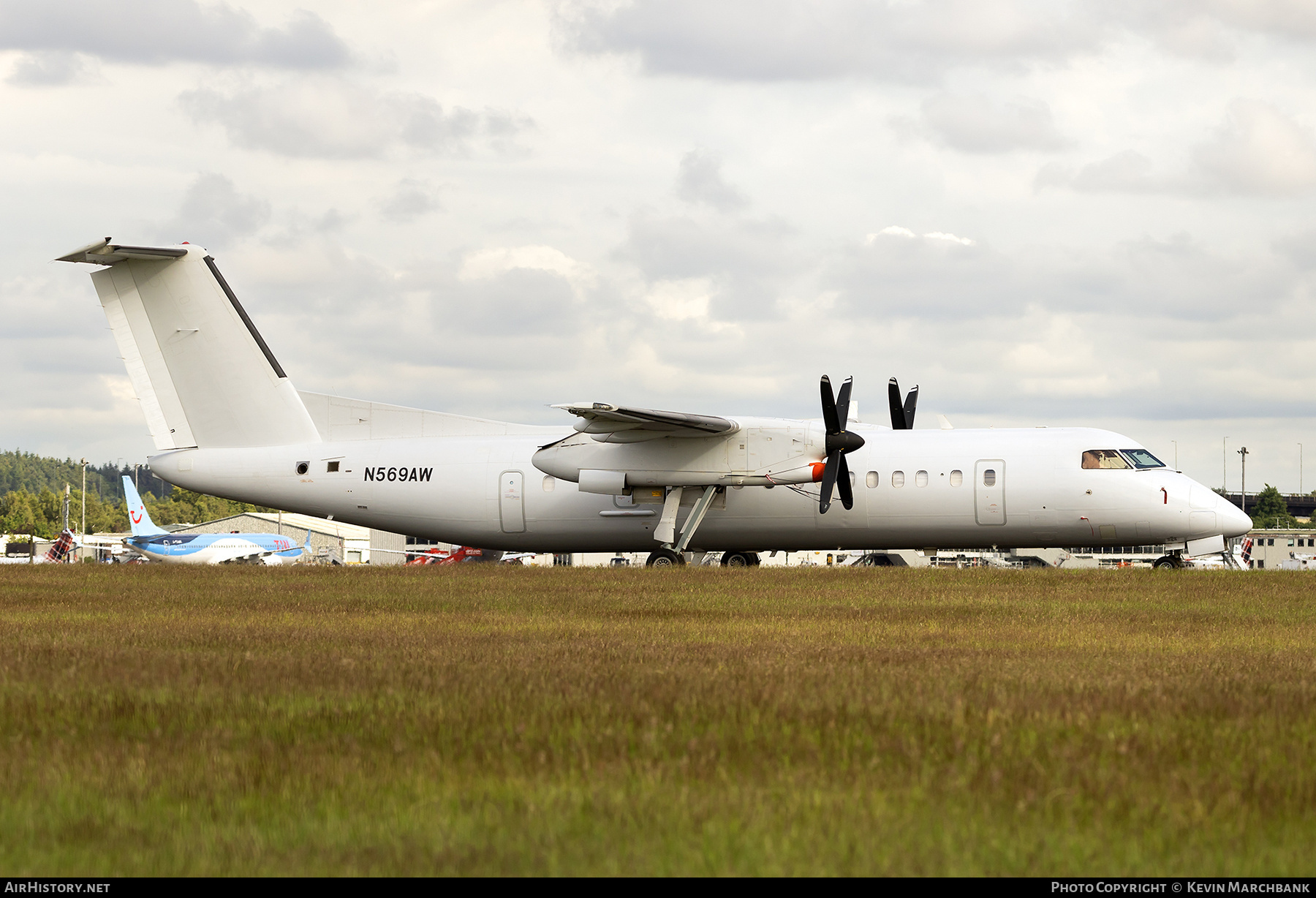 Aircraft Photo of N569AW | Bombardier DHC-8-315Q Dash 8 | AirHistory.net #822112
