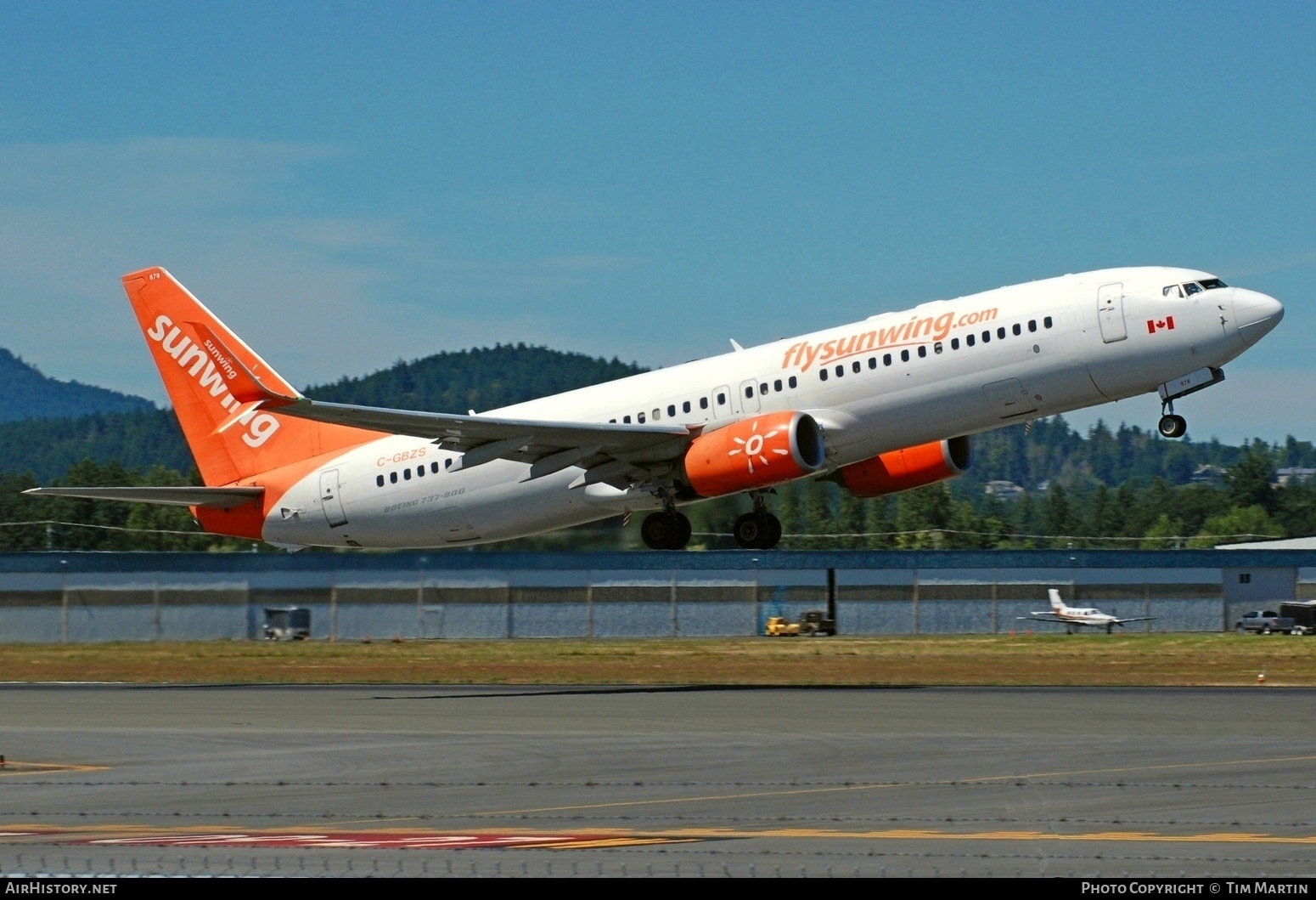 Aircraft Photo of C-GBZS | Boeing 737-8SH | Sunwing Airlines | AirHistory.net #822146