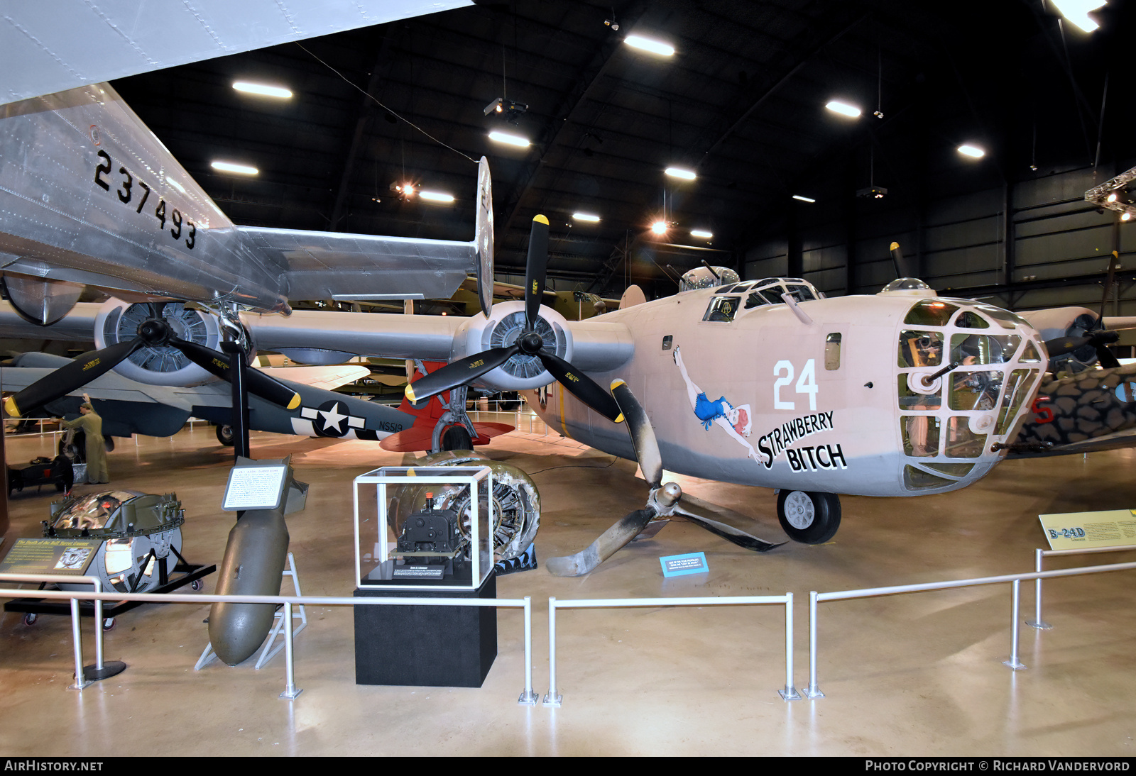 Aircraft Photo of 42-72843 | Consolidated B-24D Liberator | USA - Air Force | AirHistory.net #822283