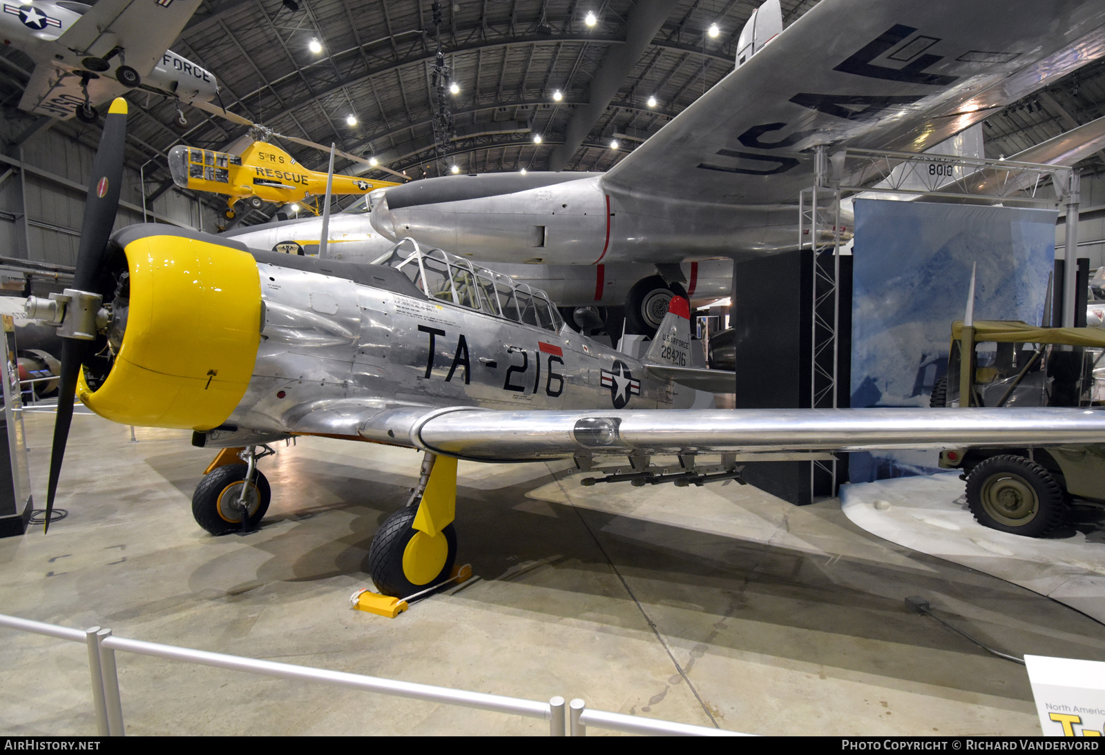 Aircraft Photo of 42-84216 / 284216 | North American T-6D Mosquito | USA - Air Force | AirHistory.net #822297