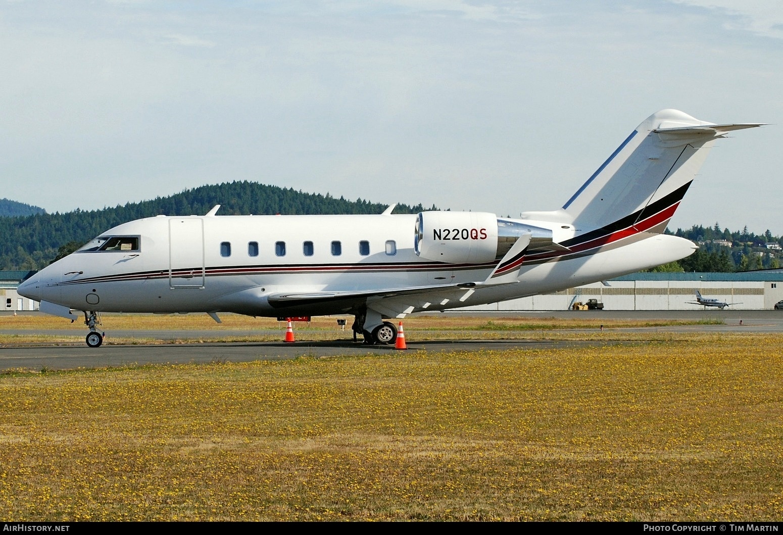 Aircraft Photo of N220QS | Bombardier Challenger 650 (CL-600-2B16) | AirHistory.net #822323