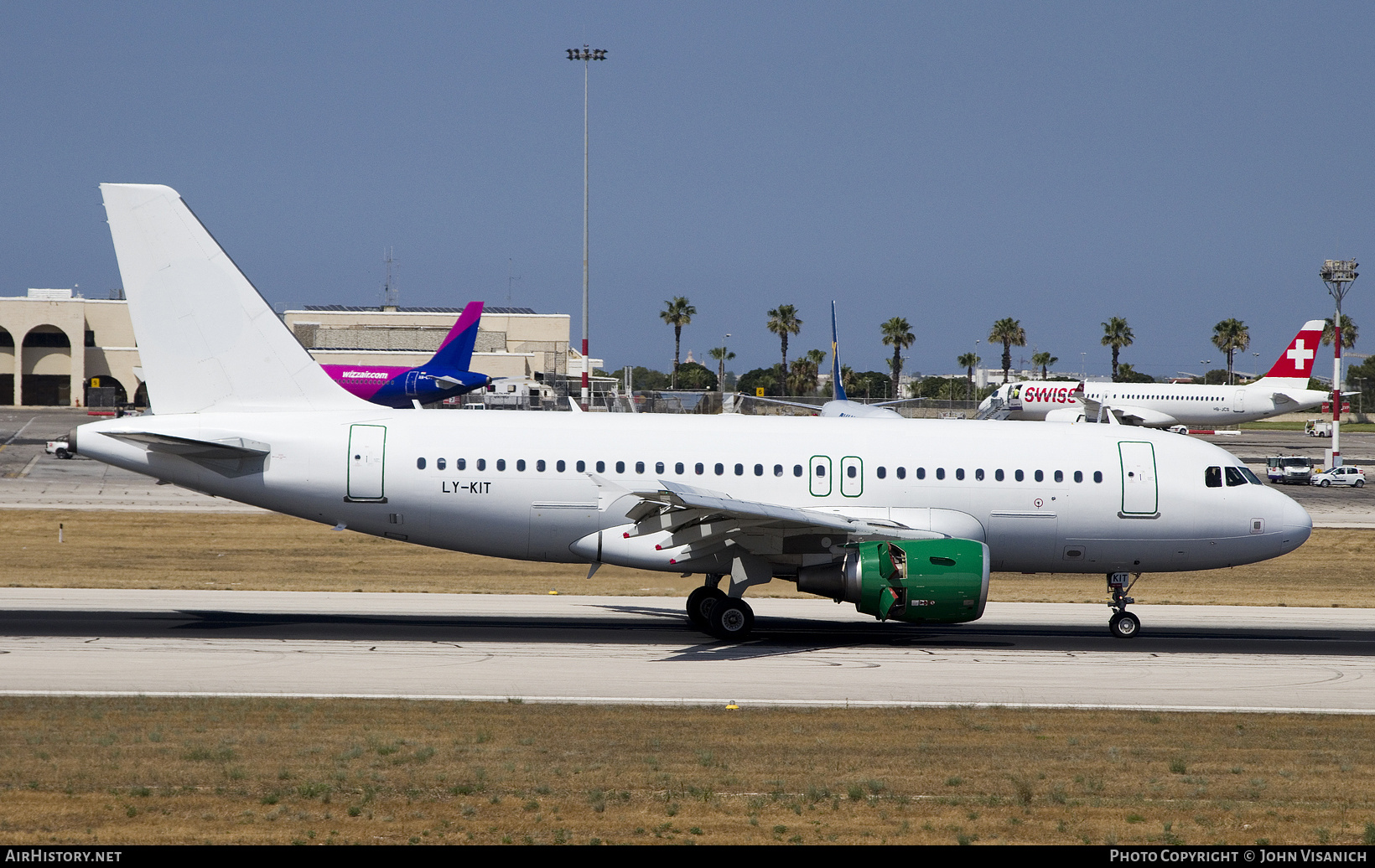 Aircraft Photo of LY-KIT | Airbus A319-112 | AirHistory.net #822357