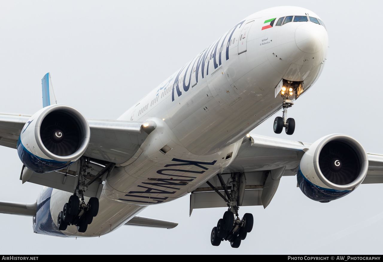 Aircraft Photo of 9K-AOH | Boeing 777-300/ER | Kuwait Airways | AirHistory.net #822407