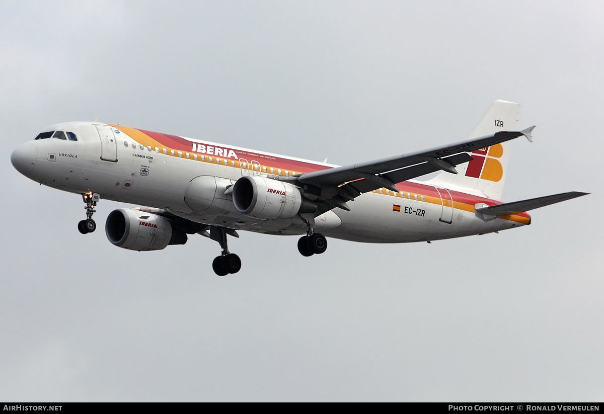 Aircraft Photo of EC-IZR | Airbus A320-214 | Iberia | AirHistory.net #822439