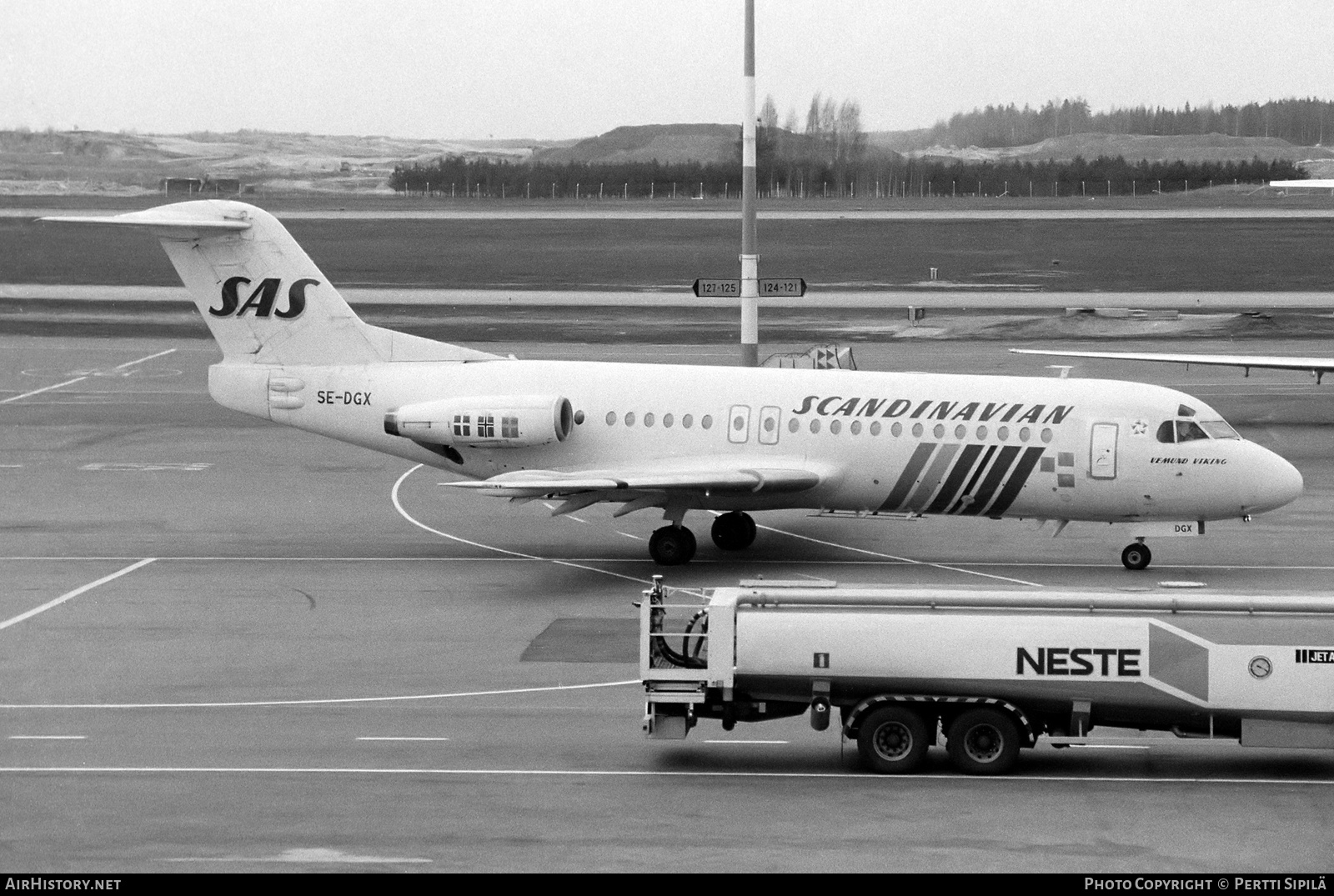 Aircraft Photo of SE-DGX | Fokker F28-4000 Fellowship | Scandinavian Airlines - SAS | AirHistory.net #822466