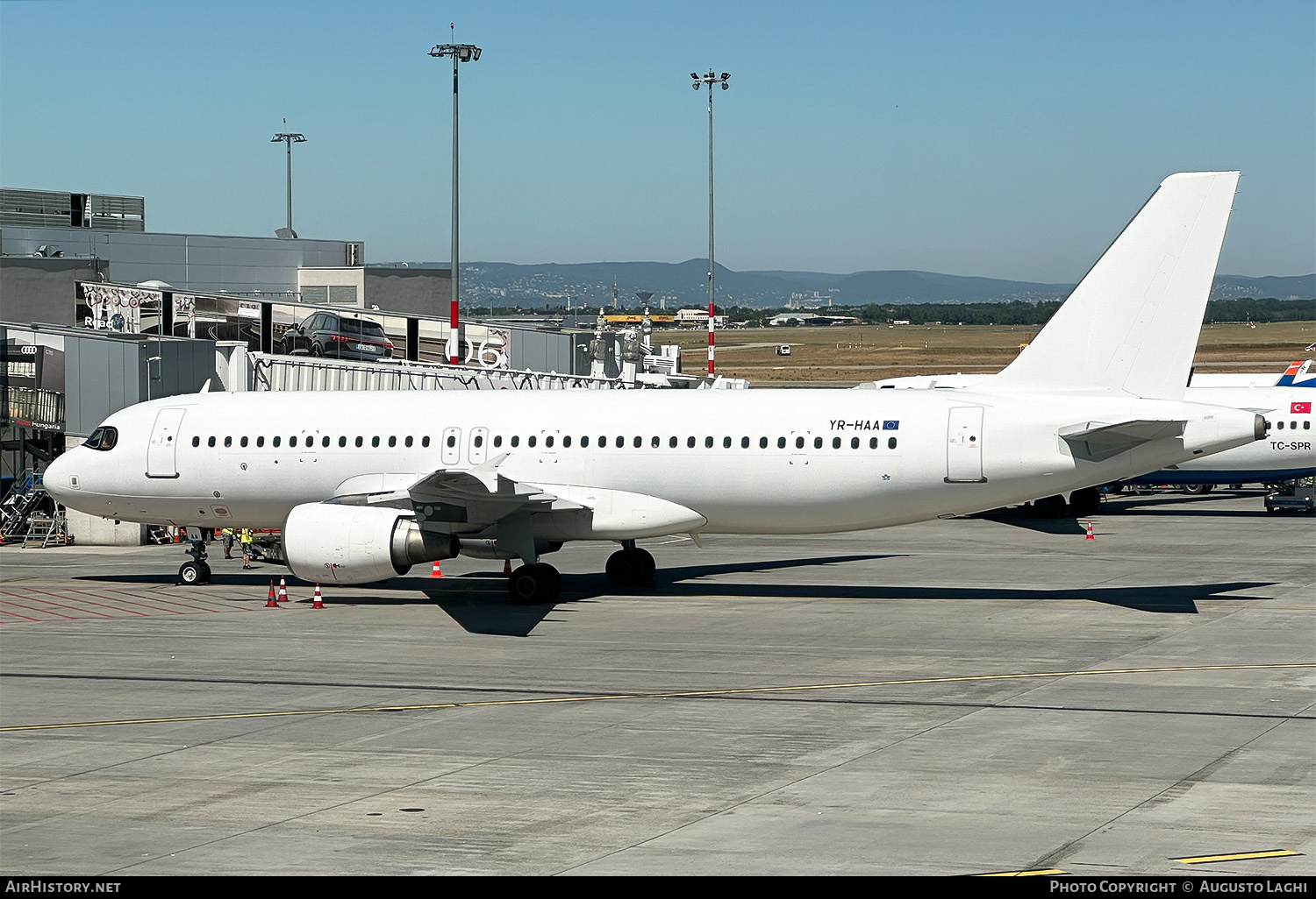 Aircraft Photo of YR-HAA | Airbus A320-216 | AirHistory.net #822510