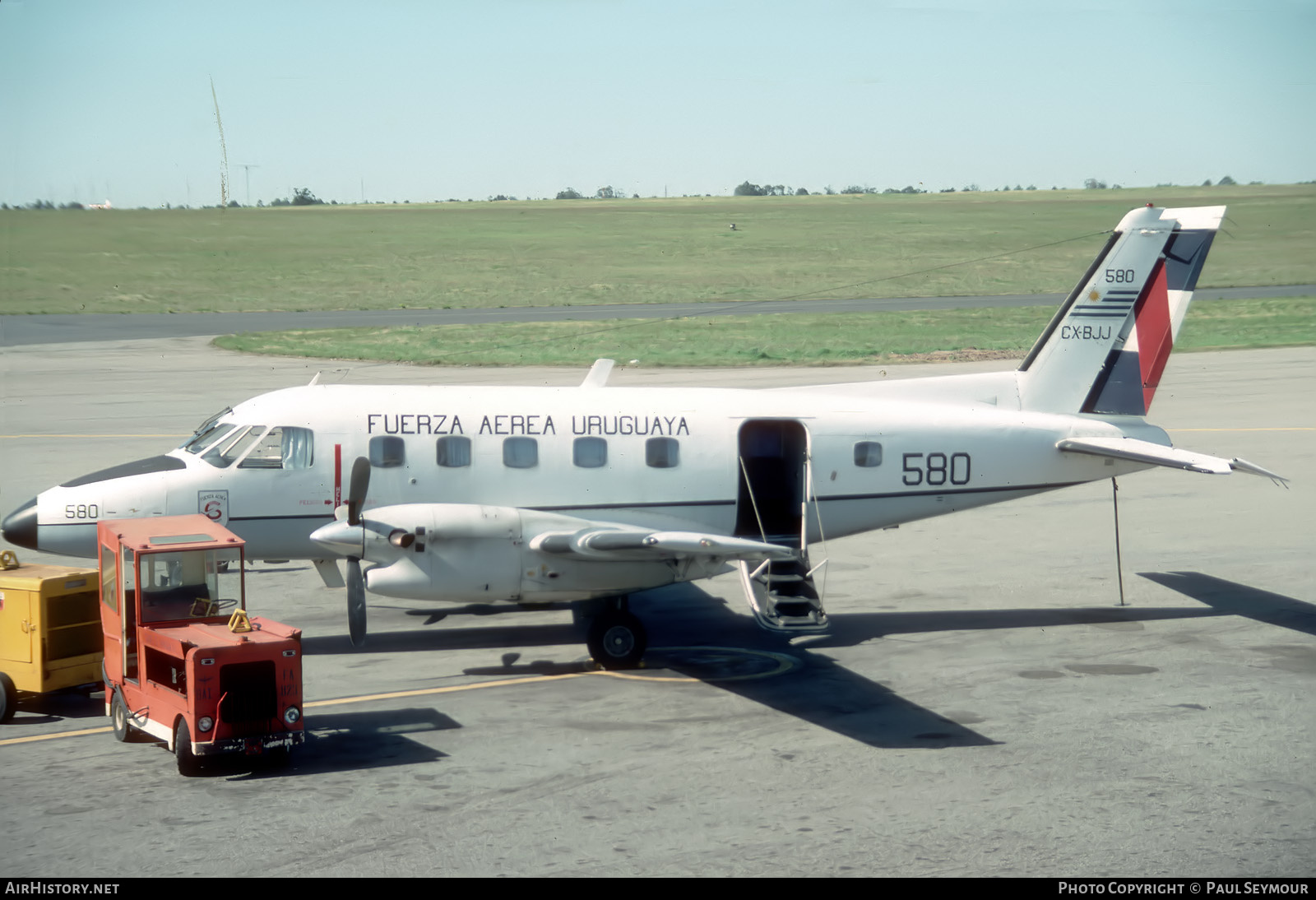Aircraft Photo of 580 / CX-BJJ | Embraer EMB-110C Bandeirante | Uruguay - Air Force | AirHistory.net #822616