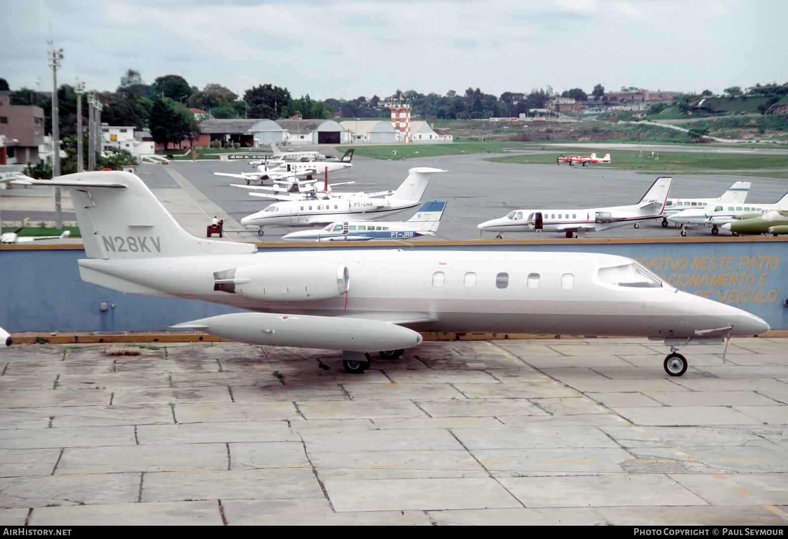 Aircraft Photo of N28KV | Gates Learjet 25C | AirHistory.net #823028