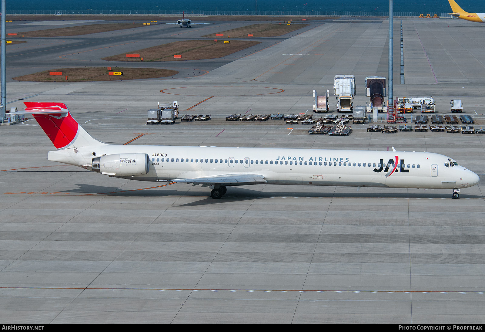Aircraft Photo of JA8020 | McDonnell Douglas MD-90-30 | Japan Airlines - JAL | AirHistory.net #823064
