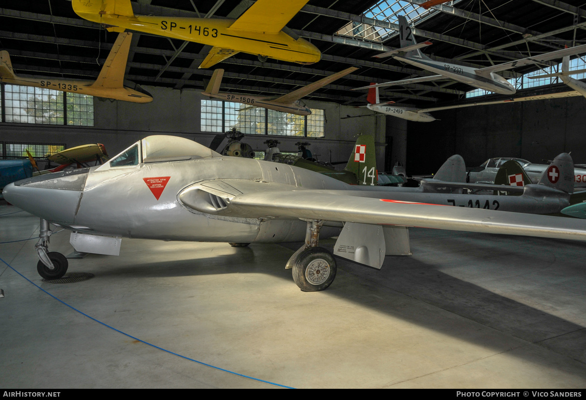 Aircraft Photo of J-1142 | De Havilland D.H. 100 Vampire FB6 | Switzerland - Air Force | AirHistory.net #823109