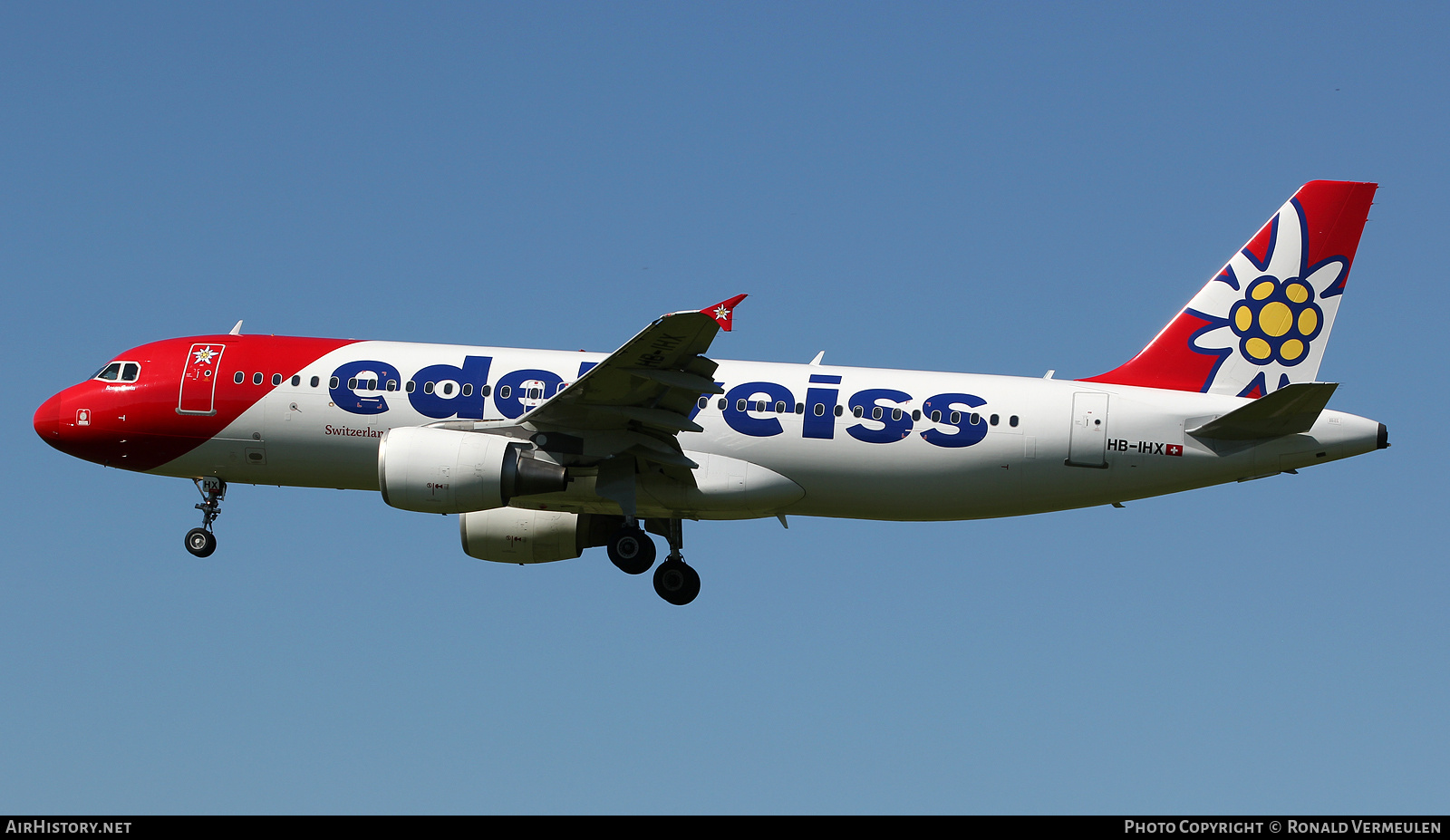 Aircraft Photo of HB-IHX | Airbus A320-214 | Edelweiss Air | AirHistory.net #823110