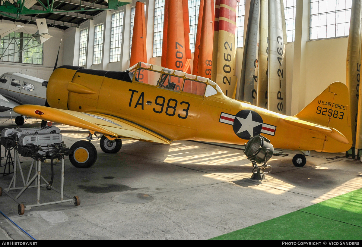Aircraft Photo of 49-2983 / 92983 | North American T-6G Texan | USA - Air Force | AirHistory.net #823221