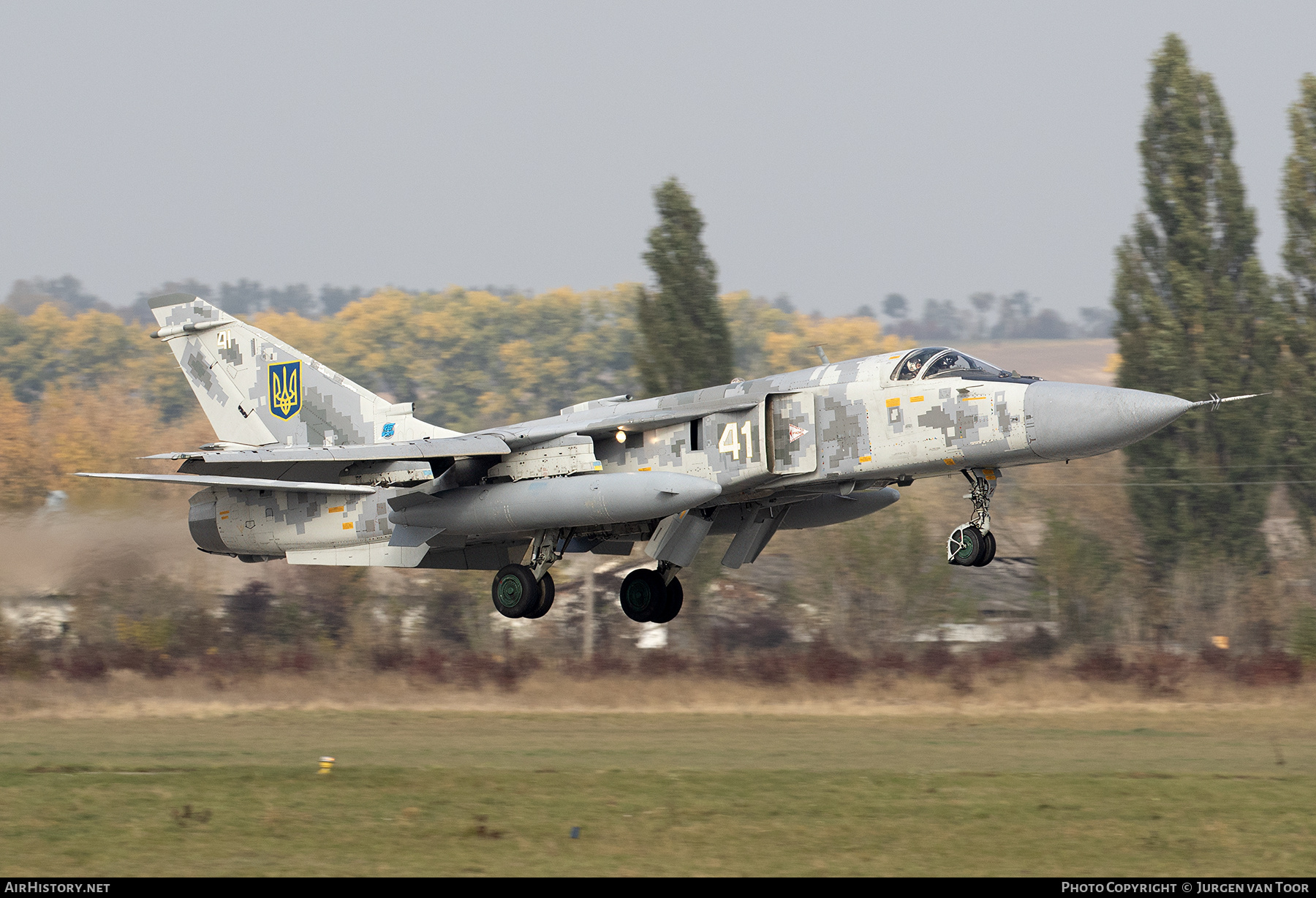 Aircraft Photo of 41 white | Sukhoi Su-24M | Ukraine - Air Force | AirHistory.net #823224