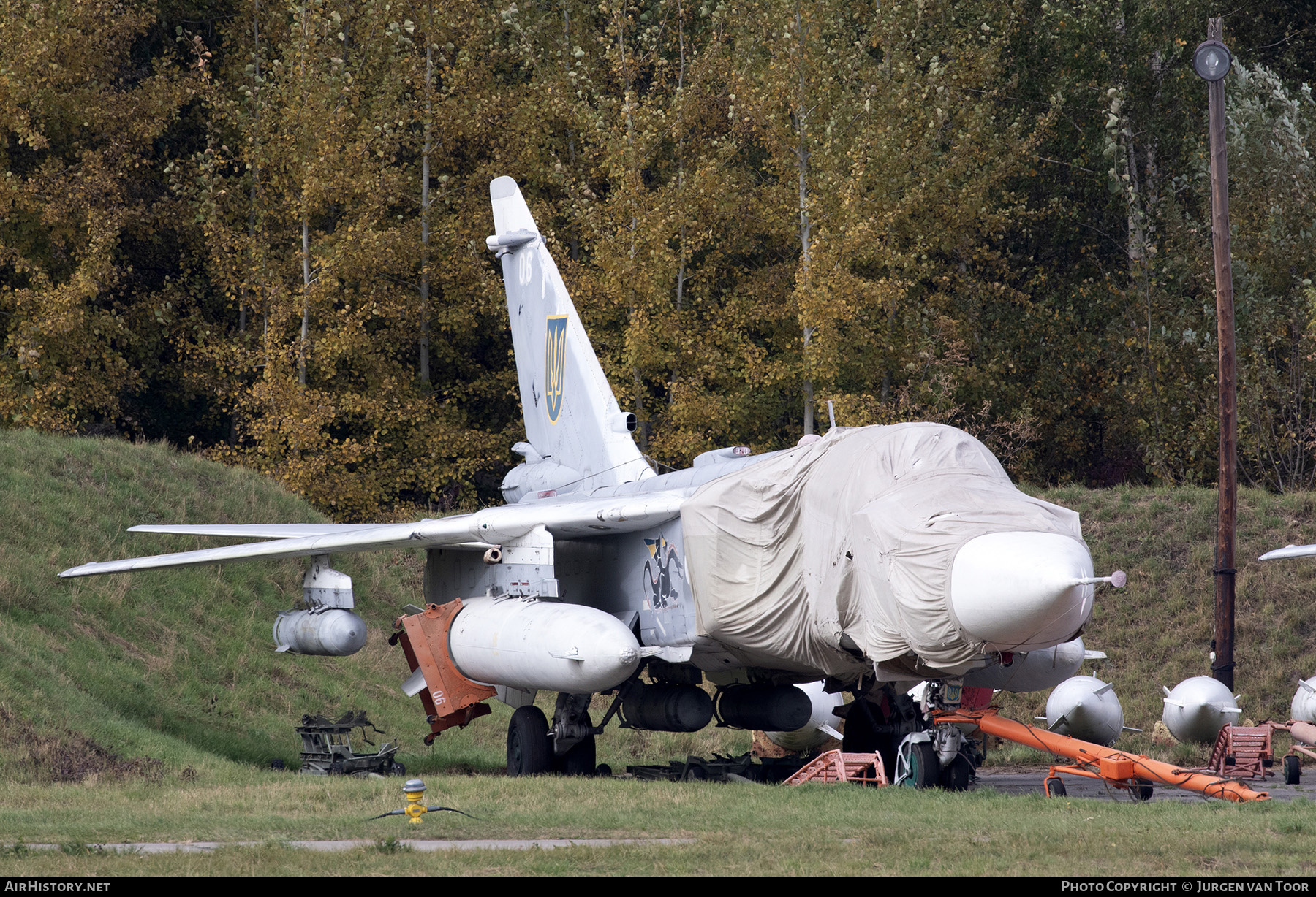 Aircraft Photo of 06 white | Sukhoi Su-24M | Ukraine - Air Force | AirHistory.net #823353