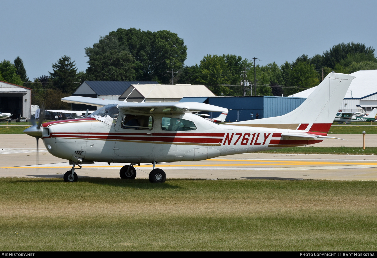 Aircraft Photo of N761LY | Cessna 210M Centurion | AirHistory.net #823400