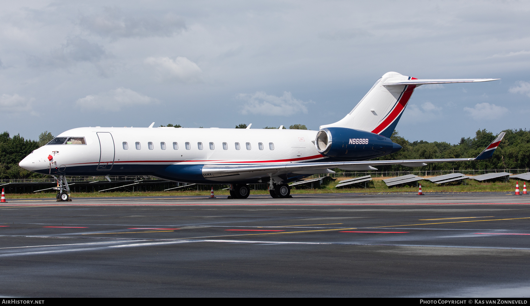 Aircraft Photo of N668BB | Bombardier Global 6000 (BD-700-1A10) | AirHistory.net #823457