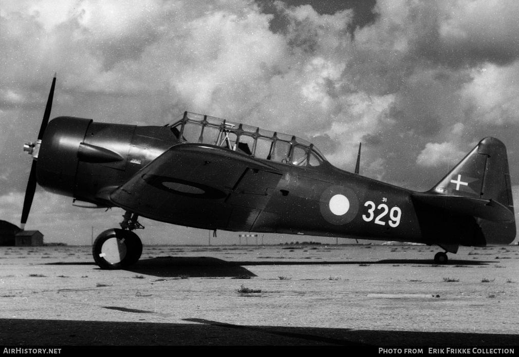 Aircraft Photo of 31-349 | North American AT-16 Harvard IIB | Denmark - Air Force | AirHistory.net #823526