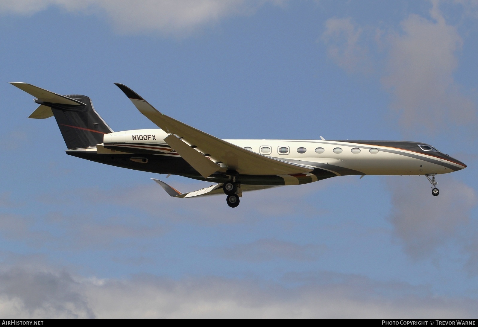 Aircraft Photo of N100FX | Gulfstream Aerospace G700 | AirHistory.net #823527