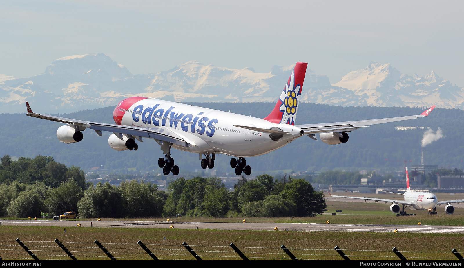 Aircraft Photo of HB-JMG | Airbus A340-313 | Edelweiss Air | AirHistory.net #823744