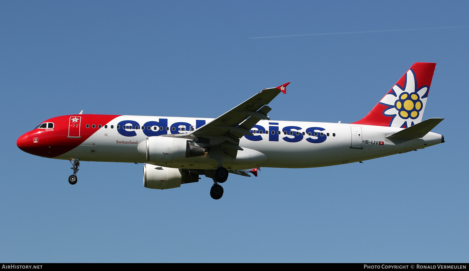 Aircraft Photo of HB-IJV | Airbus A320-214 | Edelweiss Air | AirHistory.net #823793