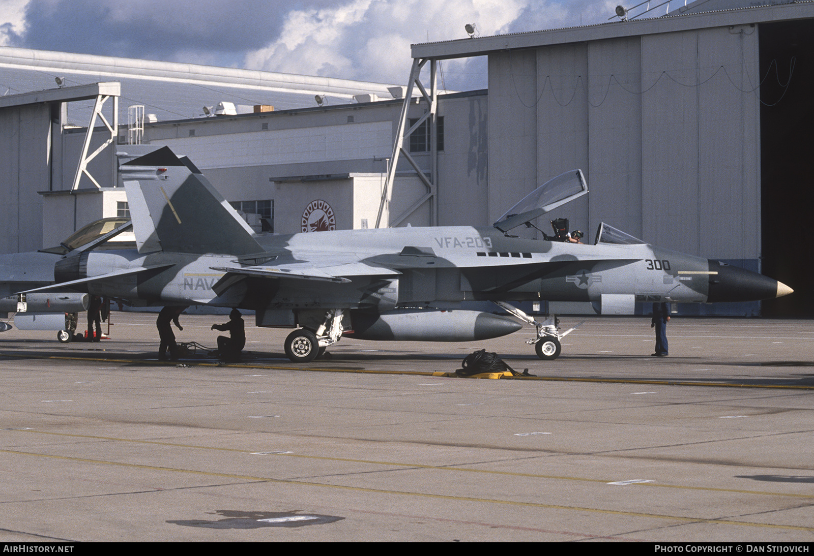Aircraft Photo of 161926 | McDonnell Douglas F/A-18A Hornet | USA - Navy | AirHistory.net #823844