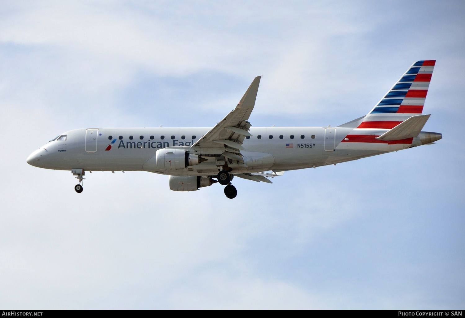 Aircraft Photo of N515SY | Embraer 175LR (ERJ-170-200LR) | American Eagle | AirHistory.net #823889