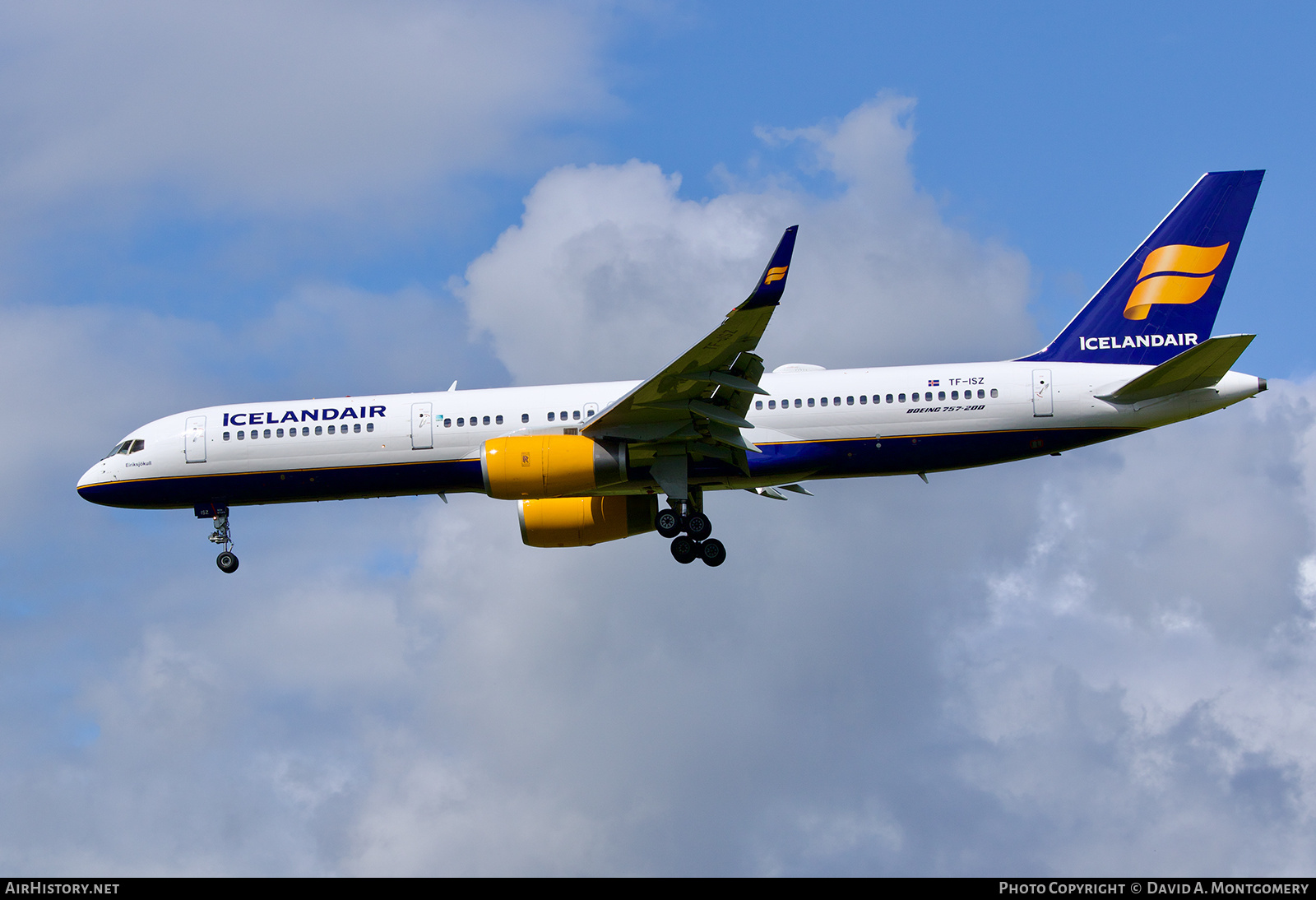 Aircraft Photo of TF-ISZ | Boeing 757-223 | Icelandair | AirHistory.net #823926