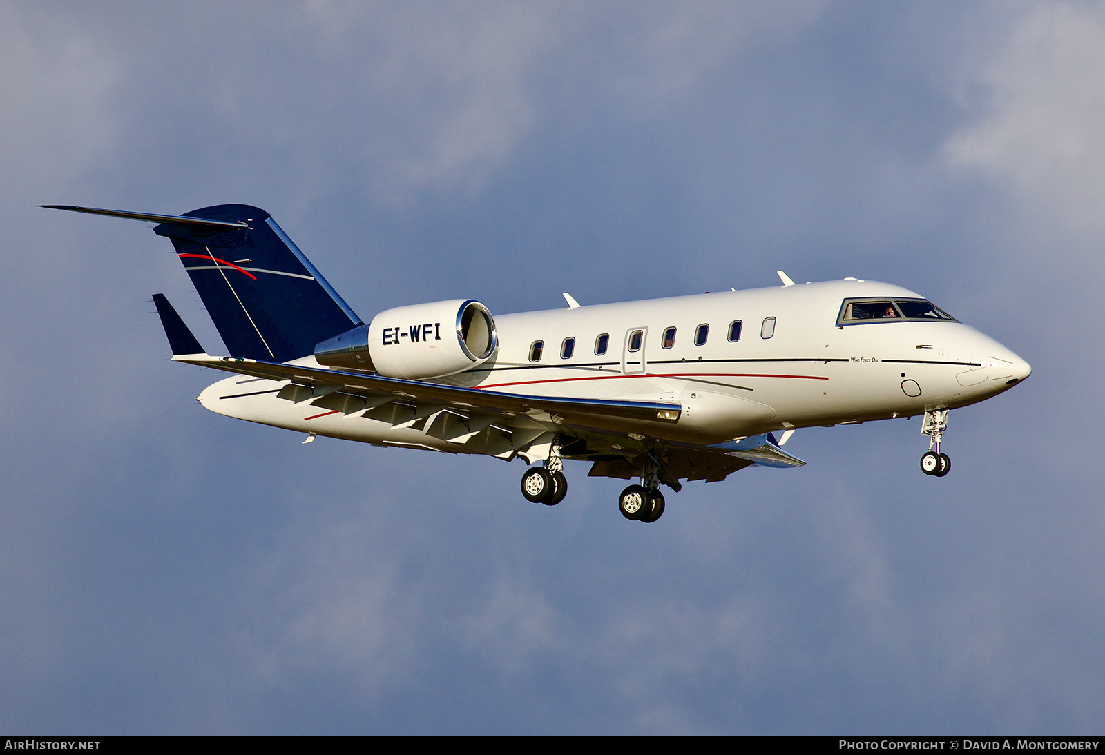 Aircraft Photo of EI-WFI | Bombardier Challenger 605 (CL-600-2B16) | AirHistory.net #823950
