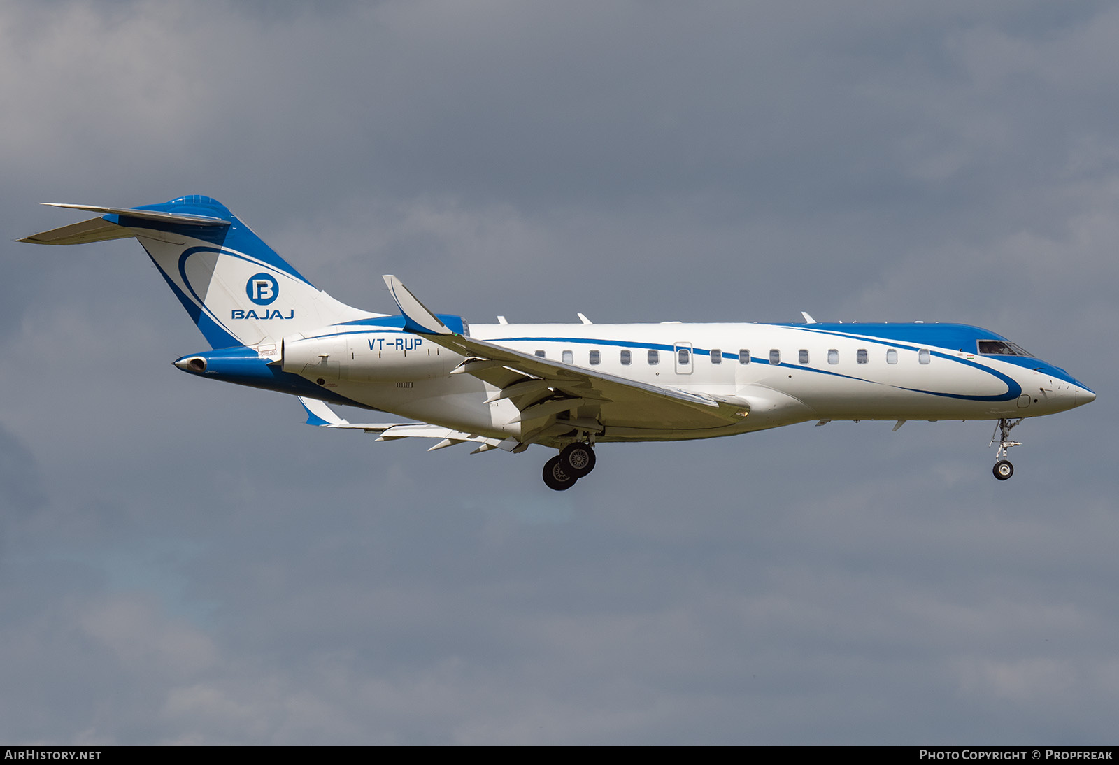 Aircraft Photo of VT-RUP | Bombardier Global 5000 (BD-700-1A11) | Bajaj Group | AirHistory.net #824098