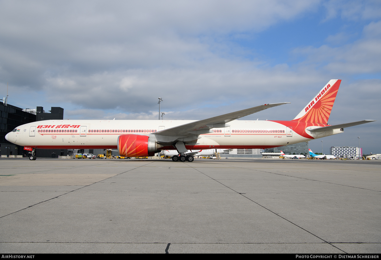 Aircraft Photo of VT-ALU | Boeing 777-337/ER | Air India | AirHistory.net #824157