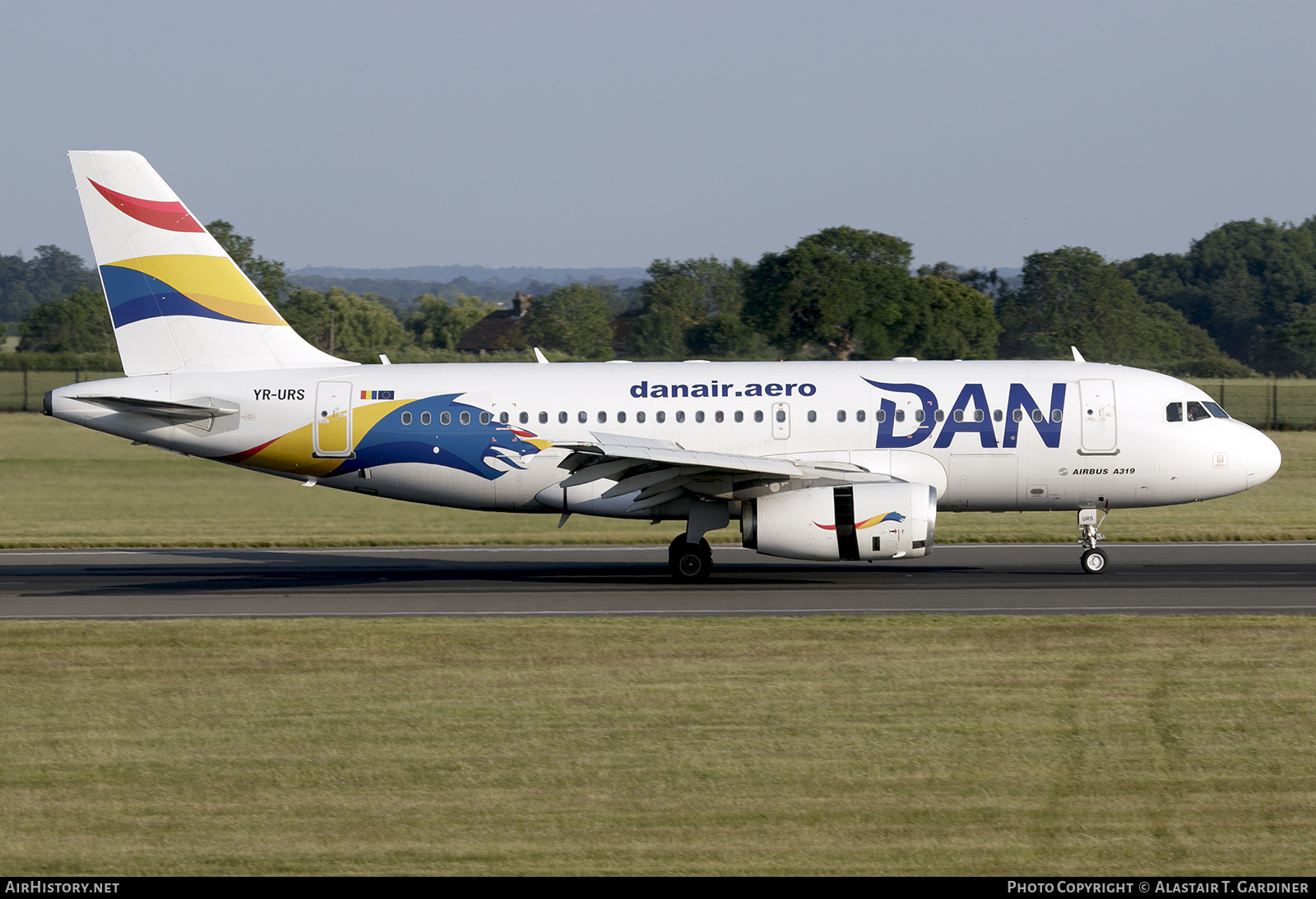 Aircraft Photo of YR-URS | Airbus A319-132 | Dan Air | AirHistory.net #824233