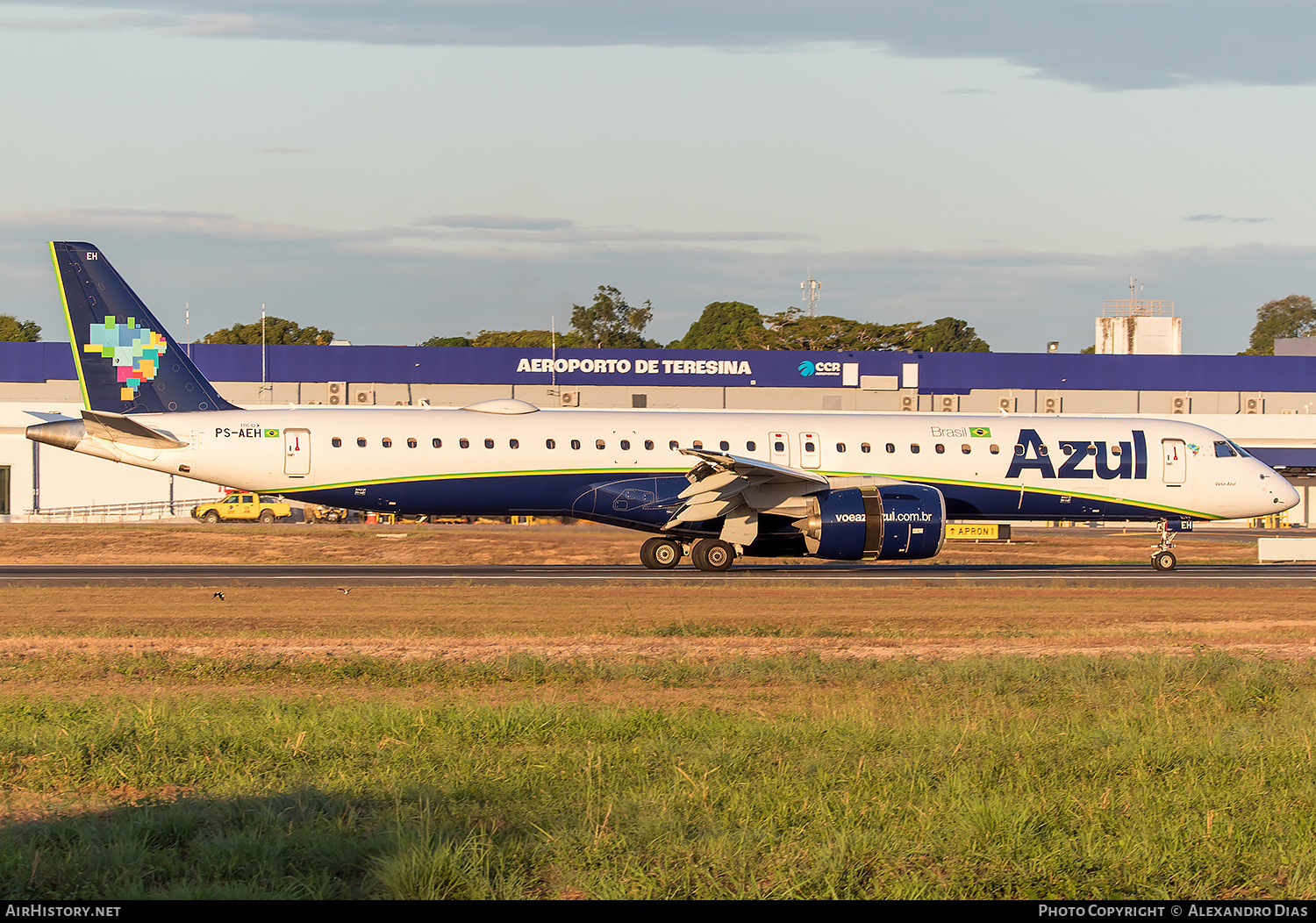 Aircraft Photo of PS-AEH | Embraer 195-E2 (ERJ-190-400 STD) | Azul Linhas Aéreas Brasileiras | AirHistory.net #824313