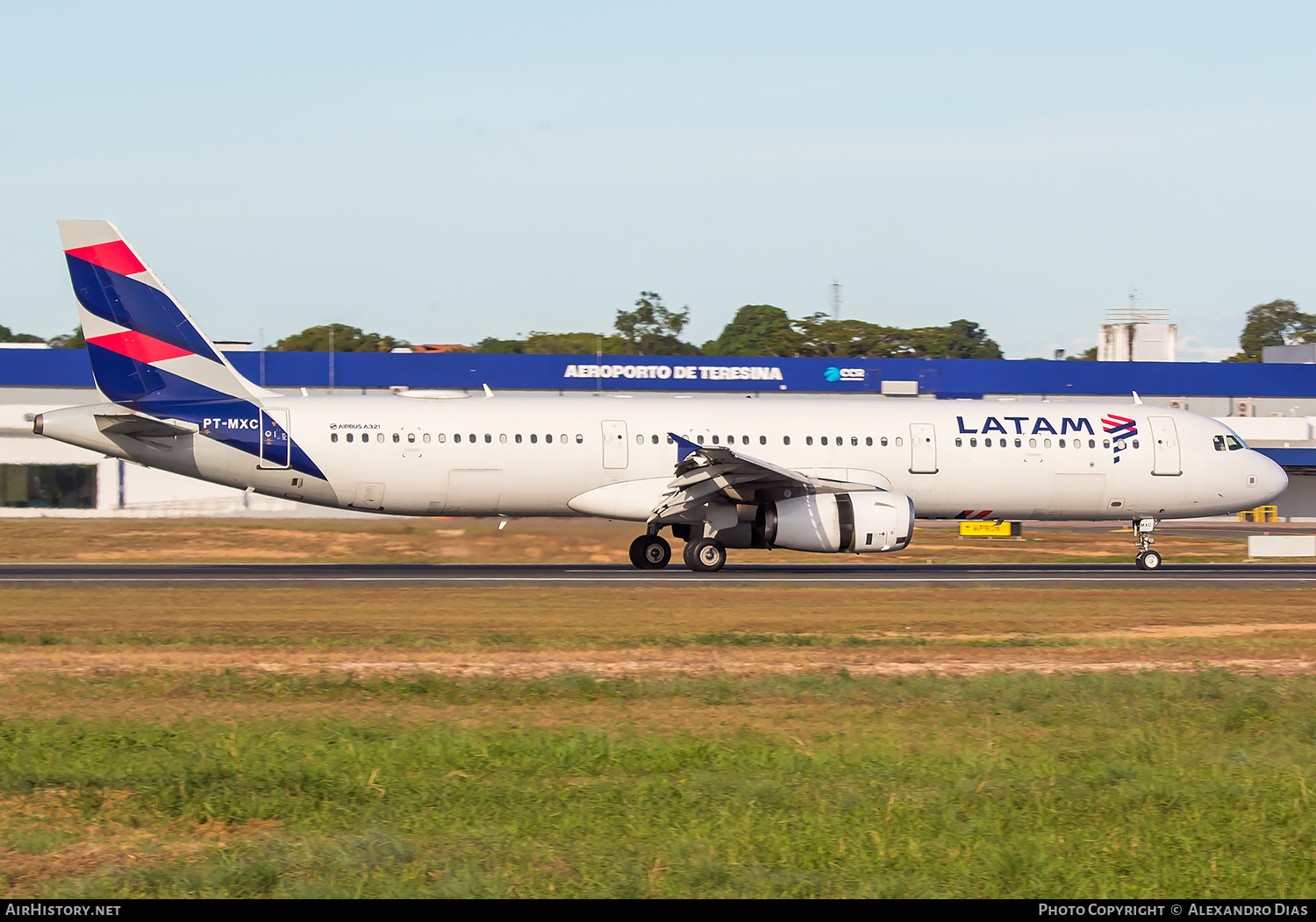 Aircraft Photo of PT-MXC | Airbus A321-231 | LATAM Airlines | AirHistory.net #824324