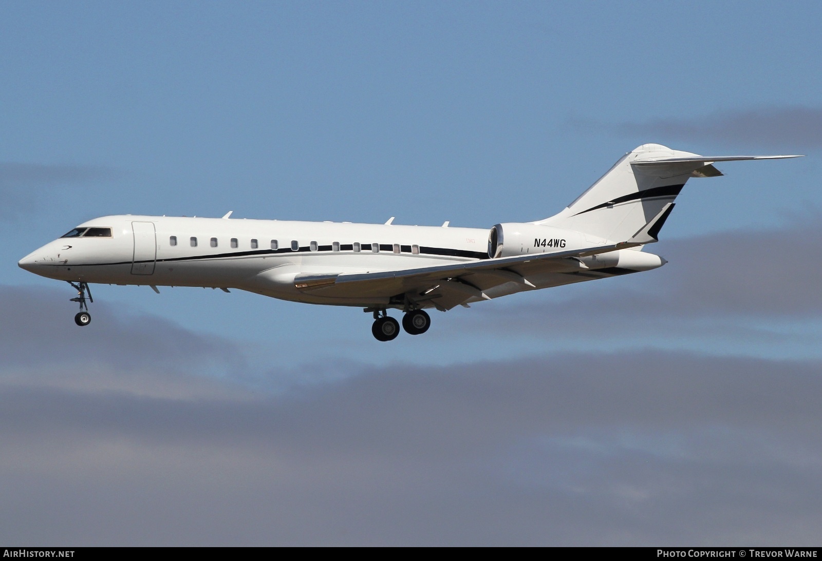 Aircraft Photo of N44WG | Bombardier Global Express (BD-700-1A10) | AirHistory.net #824352