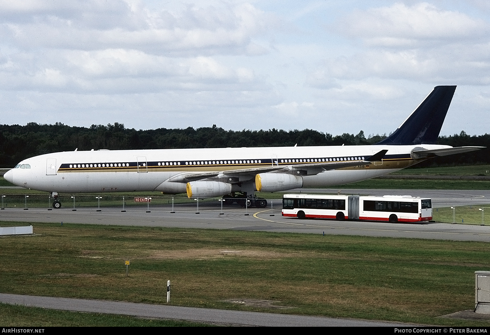Aircraft Photo of D-ASIB | Airbus A340-313X | Singapore Airlines | AirHistory.net #824374