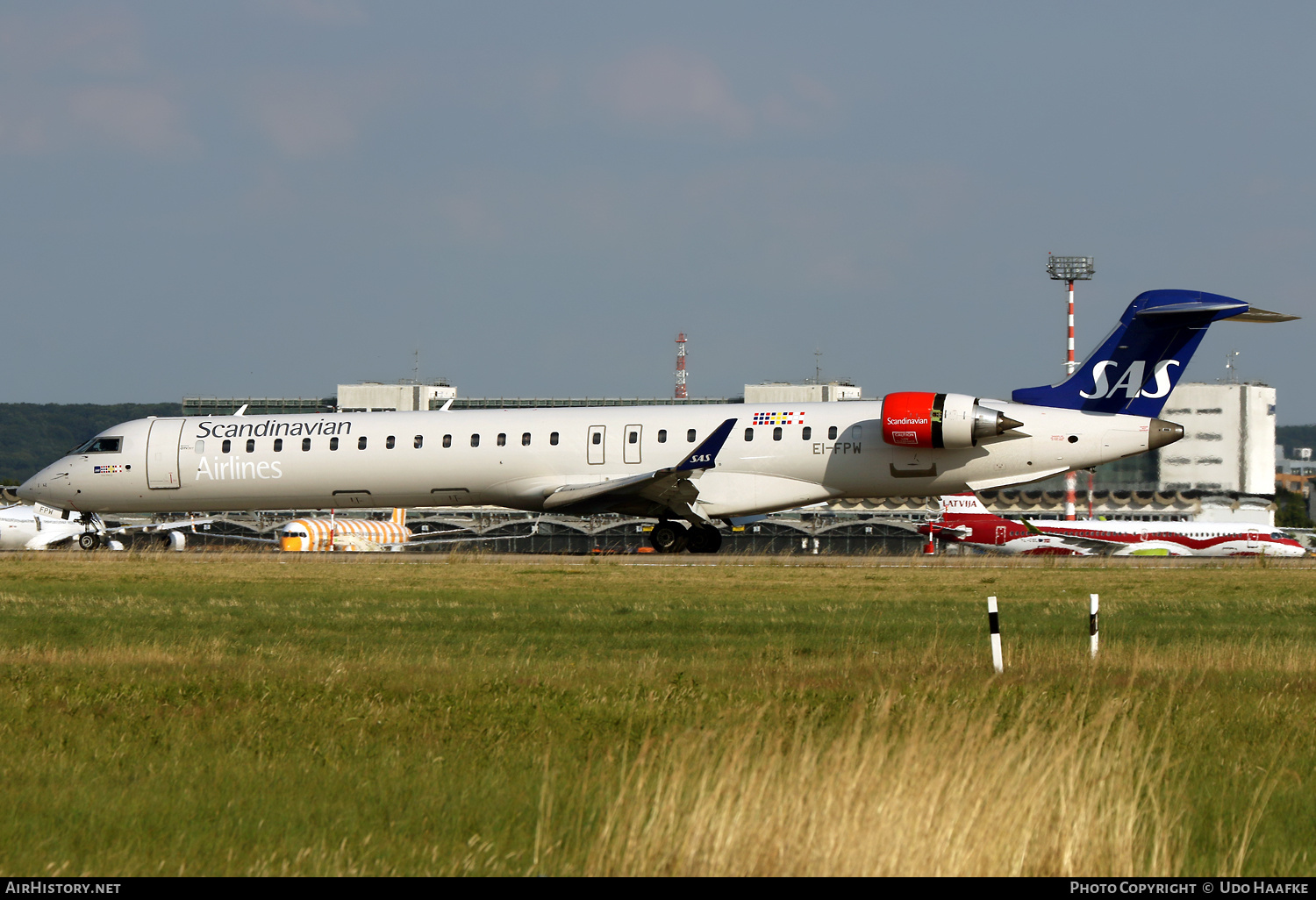 Aircraft Photo of EI-FPW | Bombardier CRJ-900LR (CL-600-2D24) | Scandinavian Airlines - SAS | AirHistory.net #824459