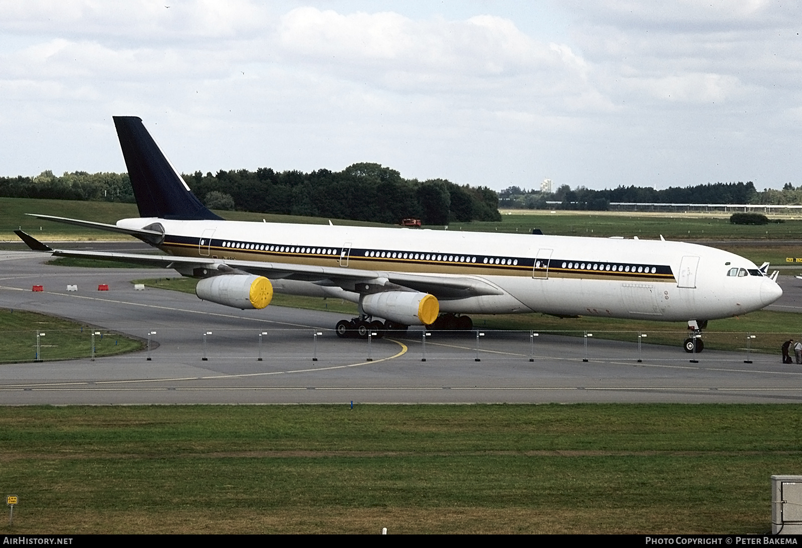 Aircraft Photo of D-ASIC | Airbus A340-313X | Singapore Airlines | AirHistory.net #824639